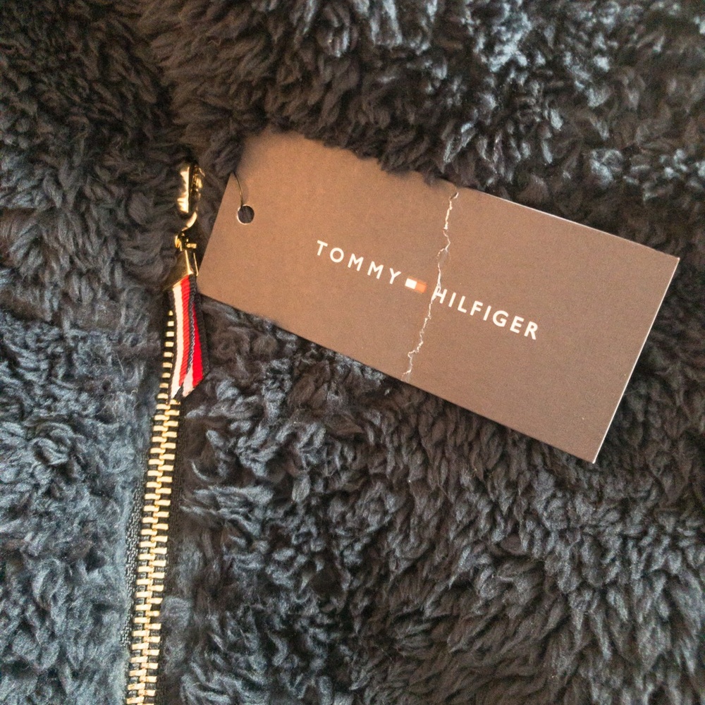 Tommy Hilfiger Sherpa 1/4 Pullover NWT - Picture 5 of 6